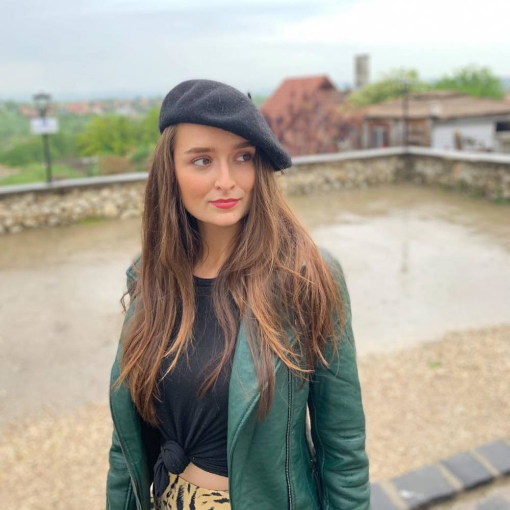 Meet your Posher, Joni